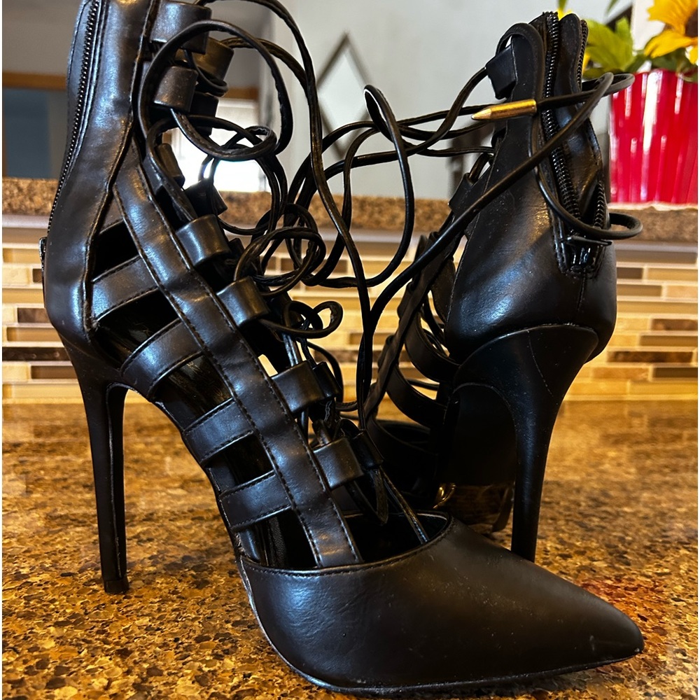Cute black heels / Tie